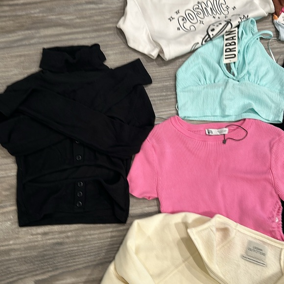 LOT 10 Tops - Picture 6 of 8